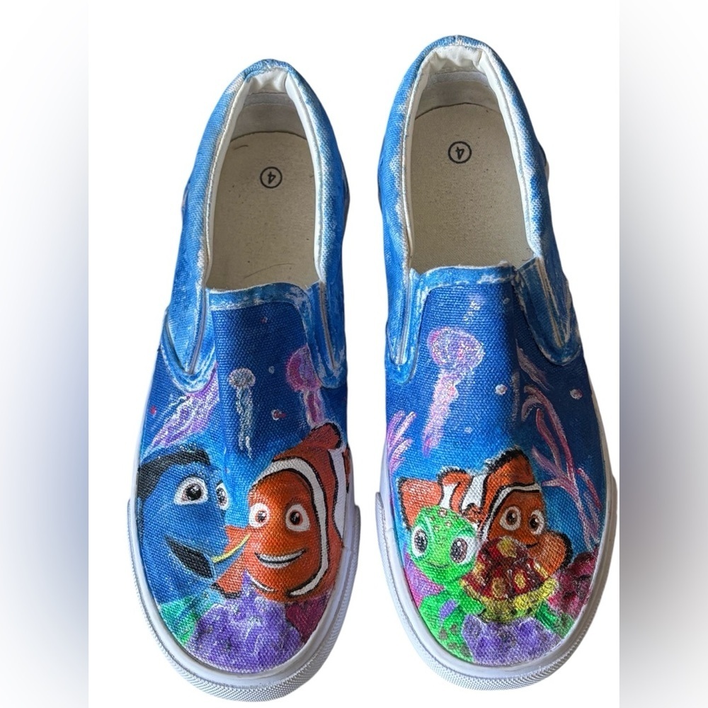 Nemo‎ and Dory Slip-On Skate Shoe Hand Painted Youth Size 4 Unisex Kids Sneakers